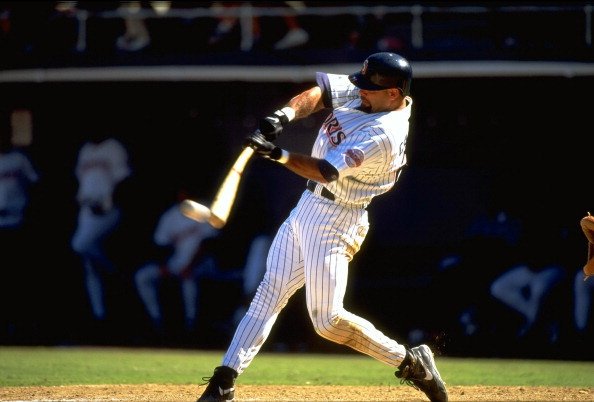 TheSDPadresFan's tweet photo. This day in #Padres History: In 1995 Ken Caminiti, in the @Padres' 15-4 rout of the Rockies at Jack Murphy Stadium, becomes the first major leaguer to hit homers from both sides of the plate in the same game three times in one season. #FriarFaithful #PadresHistory #BatFlex https://t.co/7YOzX1rN6z