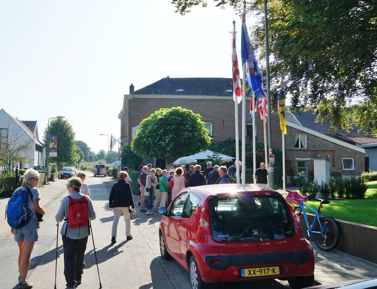 De bevrijdingswandeling en het concert in Mesch vorige week zaterdag 14 september waren een groot succes. Meer dan 60 deelnemers genoten van de wandeling door Nederland en België over de in 1944 als eerste bevrijdde grond.

#KunstdagenWittem #75jaarbevrijding @gemeenteEM