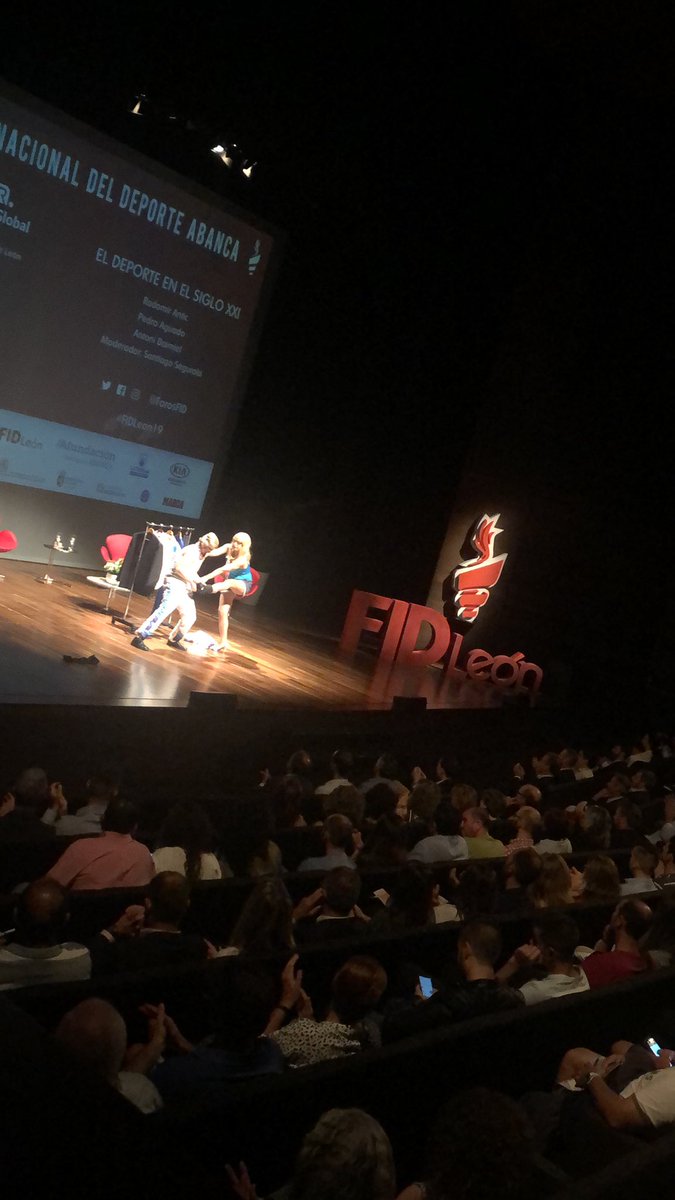 ForosFID's tweet photo. Arranca el #fidleon19 con un toque de humor... https://t.co/Hnw9WBUYnZ