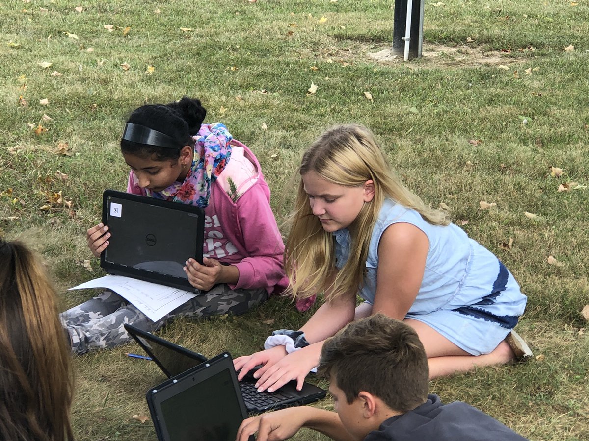 mrsjray3's tweet photo. Perfect day for working outside. Personal narratives always give me a little glimpse into the story of their lives. Knowing the story of someone else sure helps a lot of other interactions make sense. #raisingwriters #givethemavoice #EMSPanthers #TCSPublic https://t.co/IAaOyg7SR2
