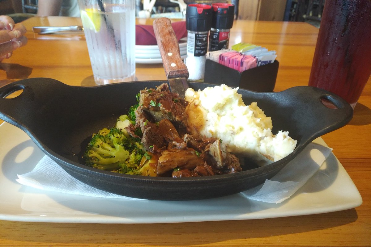 RestaurantRaidr's tweet photo. "Mom's Pot Roast" #Lunch at @TwinPeaksLodge #RaidBham https://t.co/Jahl7FbT8Q