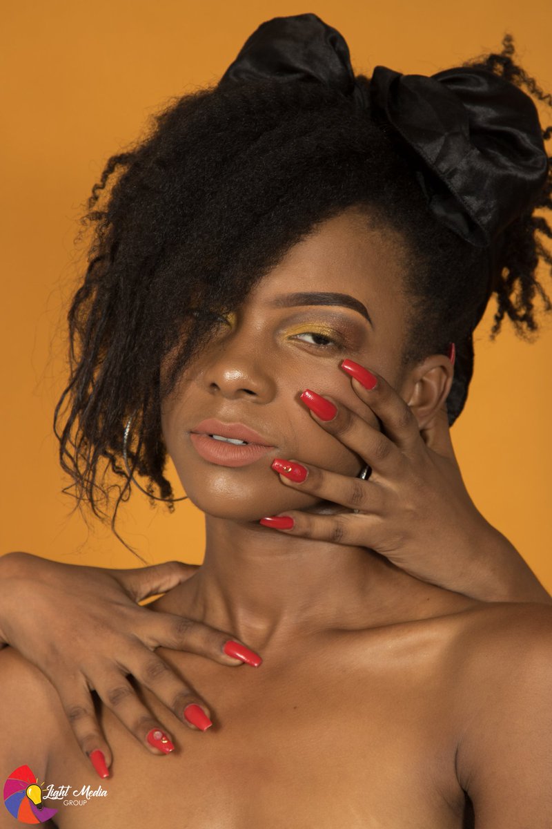 LightMediaGrou3's tweet photo. " Vous ne prenez pas une photographie. Vous la faites ".-
Faites donc sublimer vos portraits sous les objectifs de nos photographes. Ils prendront plaisir à faire ressortir la magie qui dort en vous. Prix abordable et service rapide. 

Qu'attendez-vous pour nous contacter? https://t.co/8mCZ9FYB6W