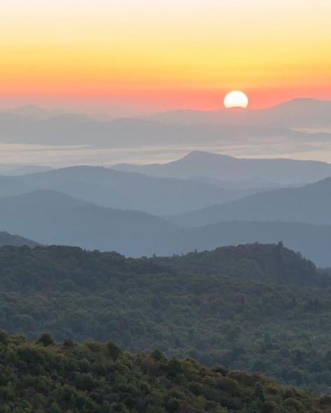 ExploreSylva's tweet photo. Hey guys.... we made it! Thursday is almost a wrap and tomorrow is Friiiiiday! We are ready to celebrate πππ ... Oh yeah, enjoy this amazing picture as well, it'll help get through the day π #exploresylva #wnc #NorthCarolina https://t.co/w6mBo5MkFp