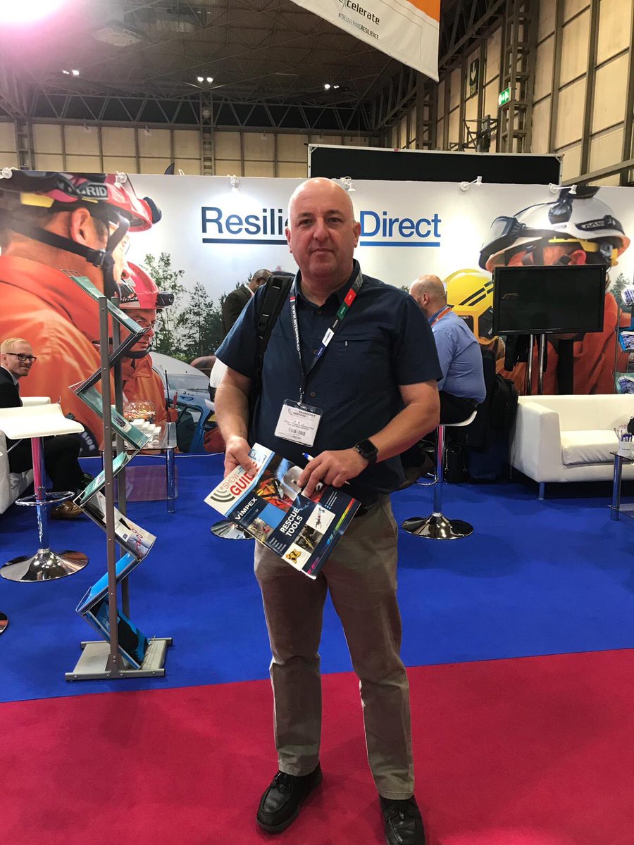 watchetCoastie's tweet photo. Today liaising with colleagues from the #EmergencyServices &amp; @UKResilience at the @emergencyukshow including demonstration of new developments with @RD_Gov #RDMapping . Great to meet @rossgreenhill on the @MCA_media #HMCoastguard stand &amp; speak to the @what3words team. https://t.co/0nniwrHx3e