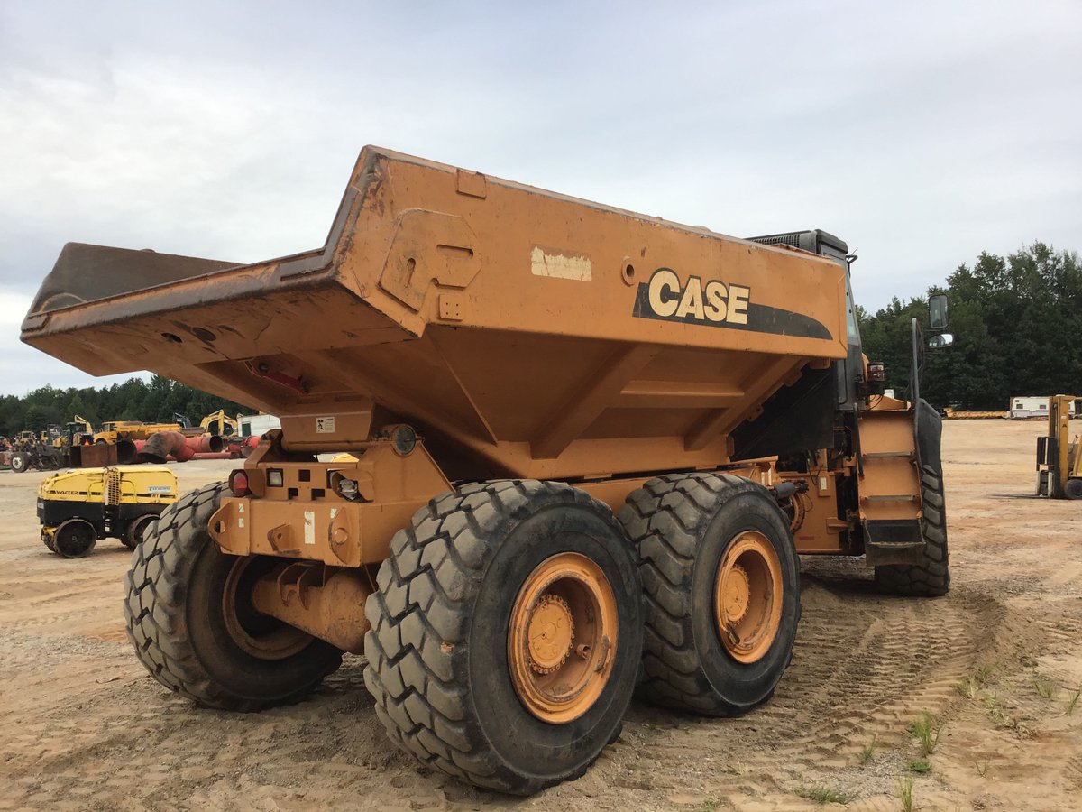 JMAuctioneers's tweet photo. WOW! Look what just rolled in for the #Pelzer #Auction! 2006 CASE 330B ARTICULATED #END DUMP. This item &amp; 1000's more to be sold Wed, Sept 25th. #Bid live onsite or #online. View all #construction items here:  https://t.co/4NyLMOgt4j  #HeavyIron #YardFull #JeffMartinAuctioneers https://t.co/RETMiZbVVI