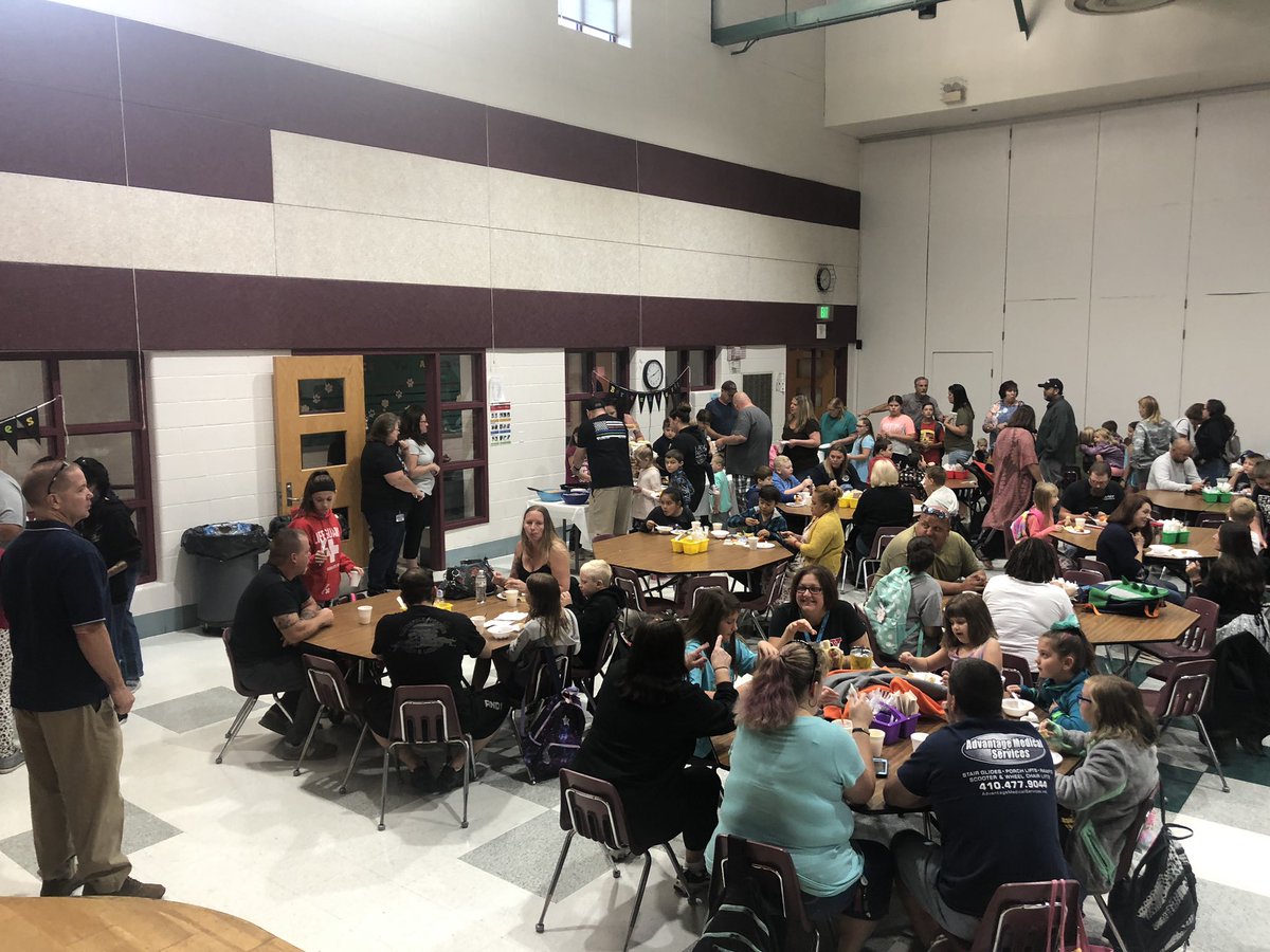 amyskelly's tweet photo. Great way to start our day! Breakfast with our families! @bwagner22 @EssexBCPS https://t.co/grEhd8Hwu9