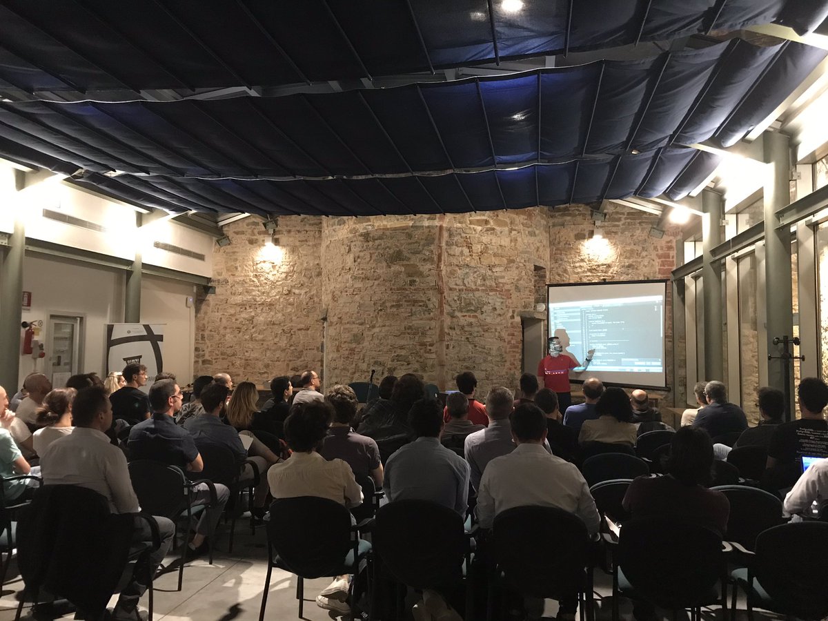 CommitSoftware's tweet image. È arrivato il momento del #livecoding per vedere come si crea un #smartcontract e gli errori da evitare! 

#commitsoftware #commituniversity #mip #marcocrotta
