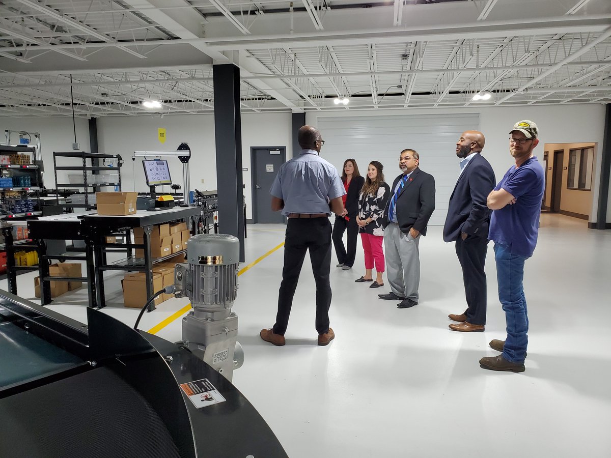 hytrol's tweet photo. A few more photos from Wednesday's tour with our friends from @ArkansasState. We also donated materials to engineering students participating in a design competition. Good luck! #HytrolFamily #leadtheway #HytrolHowls https://t.co/6scxUcGC9D