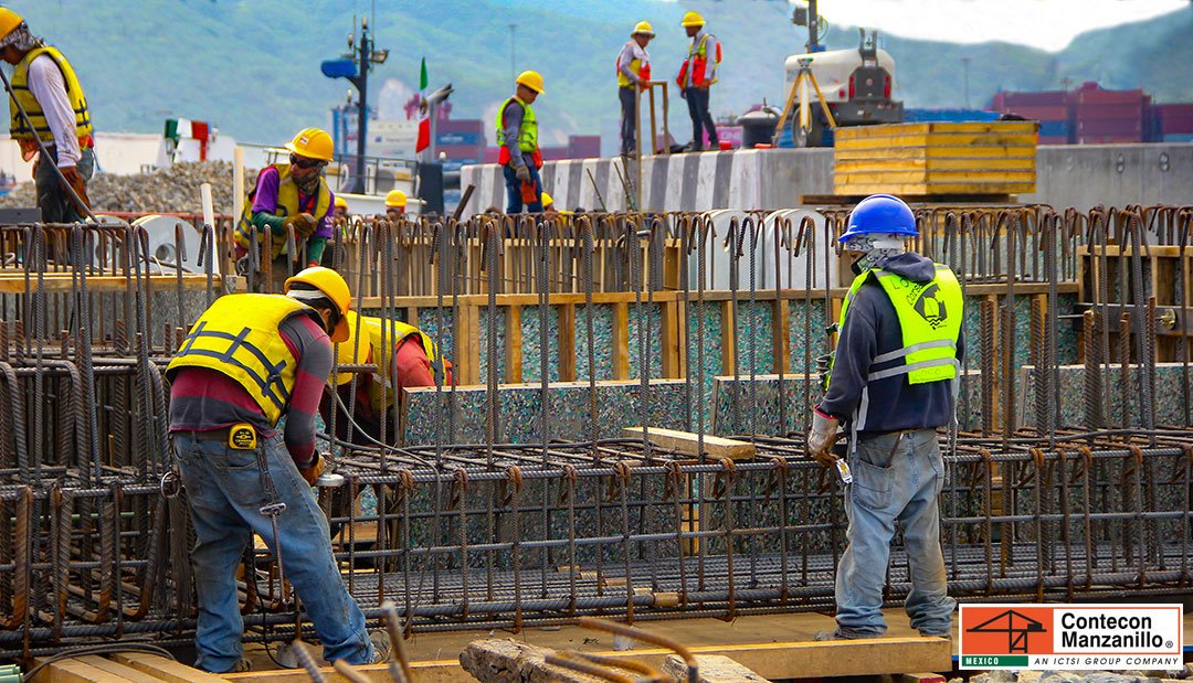 ConteconMzoOf's tweet image. Trabajamos para ser referentes en la industria portuaria; por ello en equipo nos coordinamos para que en #ConteconManzanillo incrementemos la capacidad de nuestra #Terminal; uno de los objetivos, es mejorar la #CadenaLogística.

 #Puerto #TEUs #TECII #Buque
