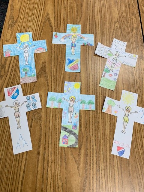 ancillaerel's tweet photo. @AncillaeAssumpt 8th graders worked on creating their version of the colorful El Salvador Crosses. Students decorated their crosses with Jesus at the center and images that reflect our school community. https://t.co/SbK9Nq4h29