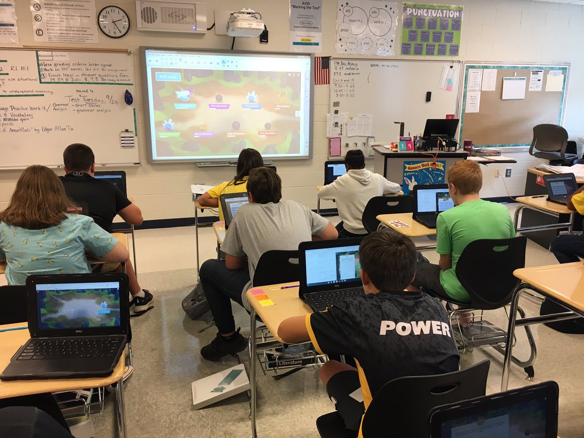 thepuzzletable's tweet photo. Intense competition in 4th block. 😃 https://t.co/uW6L9GB44c