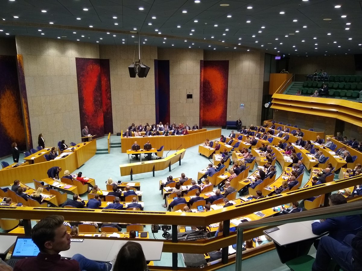 GeertenWaling's tweet image. Gelukkig houdt @PieterHeerma vinger aan de pols: gaat de verkenning van het kabinet (OCW) kritisch volgen, want "wil zeker weten dat de #geboortepapieren van NL de plek 'in het volle zonlicht' [fig.!] krijgen die ze verdienen. Niet zomaar een vitrine in Nationaal Archief." #APB19