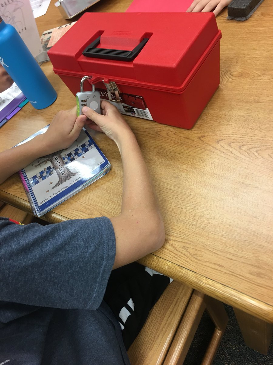 PhysEdwithFord's tweet photo. Ss had a great time learning about First Aid &amp; Safety as they broke out of their natural disasters. Thank you to our awesome librarian for creating this for us! #breakout #6thgradehealth @JML_MS_Official @Lunsford_PE @LunsfordLibrary @LCPSHPE https://t.co/ZtU1W3O4UB
