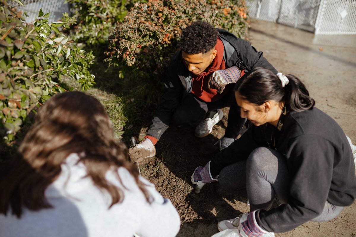 whitworth's tweet photo. Another great Community Building Day in the books! Thanks to all our volunteers and partner sites for making yesterday a success, and special thanks to @WhitworthServes  for their work in organizing this big event. We love our city! https://t.co/JFR8ZELTtI