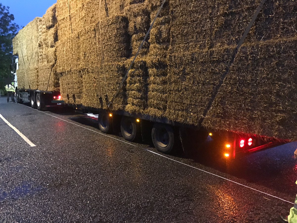 DVSAEnforcement's tweet photo. This #Operator was attempting to ‘make hay while the sun shines’!

Unfortunately it was raining,dark &amp; the combination was over length by almost 2 metres📏!

The driver also hadn’t completed his #DCPC training before the expiry date....driver reported &amp; dealt with for offences✍🏻 https://t.co/6I2UR600IQ