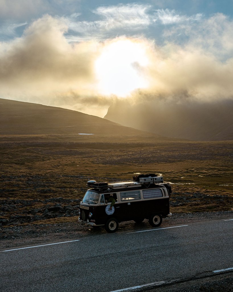 tothmedia's tweet photo. Sunsets and VW Vans 😍
#tothmedia https://t.co/rIbsscJJqr