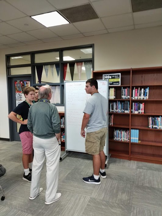 BraryBird's tweet photo. Mr. Price offers some expert advice to our big "R" researcher... #benchIsDeep  #premierstartshere @JTemoney @scottdprice @MrsZ_R2Bio @RichlandTwo https://t.co/JP0QcgQBBC