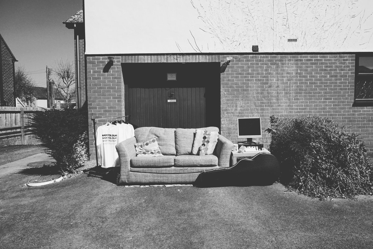 waxcolour's tweet image. EP shoot was on a well hot day man our waxy cat melted and became unusable after a few hours of pics