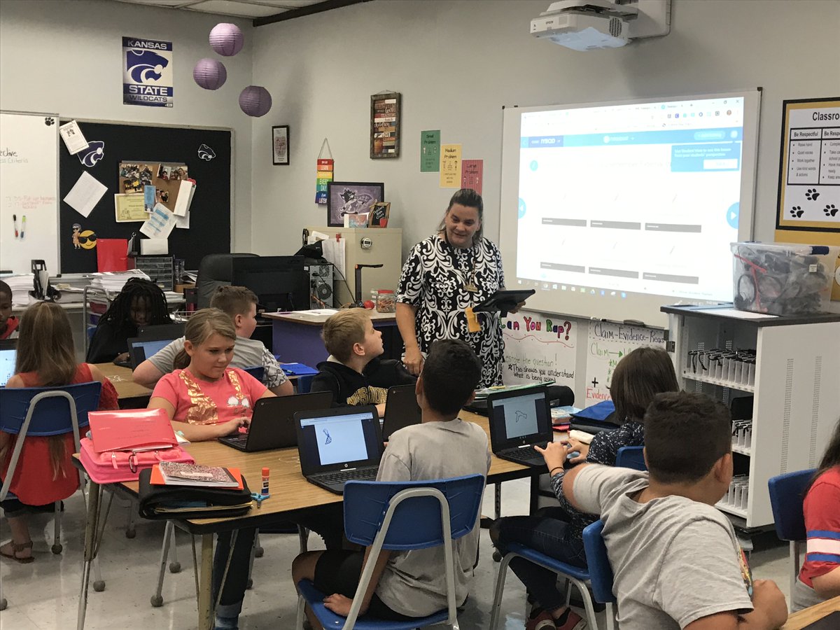SedaliaMiddle's tweet photo. Mr. Fry,  Instructional Tech Specialist for SMS taught teachers how to utilize Nearpod in their classrooms. Departments immediately began using Nearpod as well as Kagan Strategies to make for even more exciting and engaging lessons! Way to go team!  Sedalia School District 200 https://t.co/1mtUqC5FT2