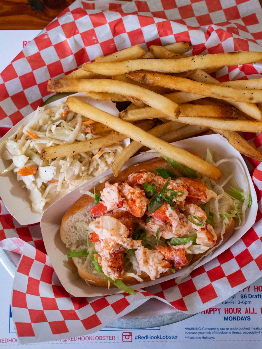 FoodNetwork's tweet photo. Now THIS is a seafood feast, @redhooklobster! #TheFlayList https://t.co/FePjGLHuE5