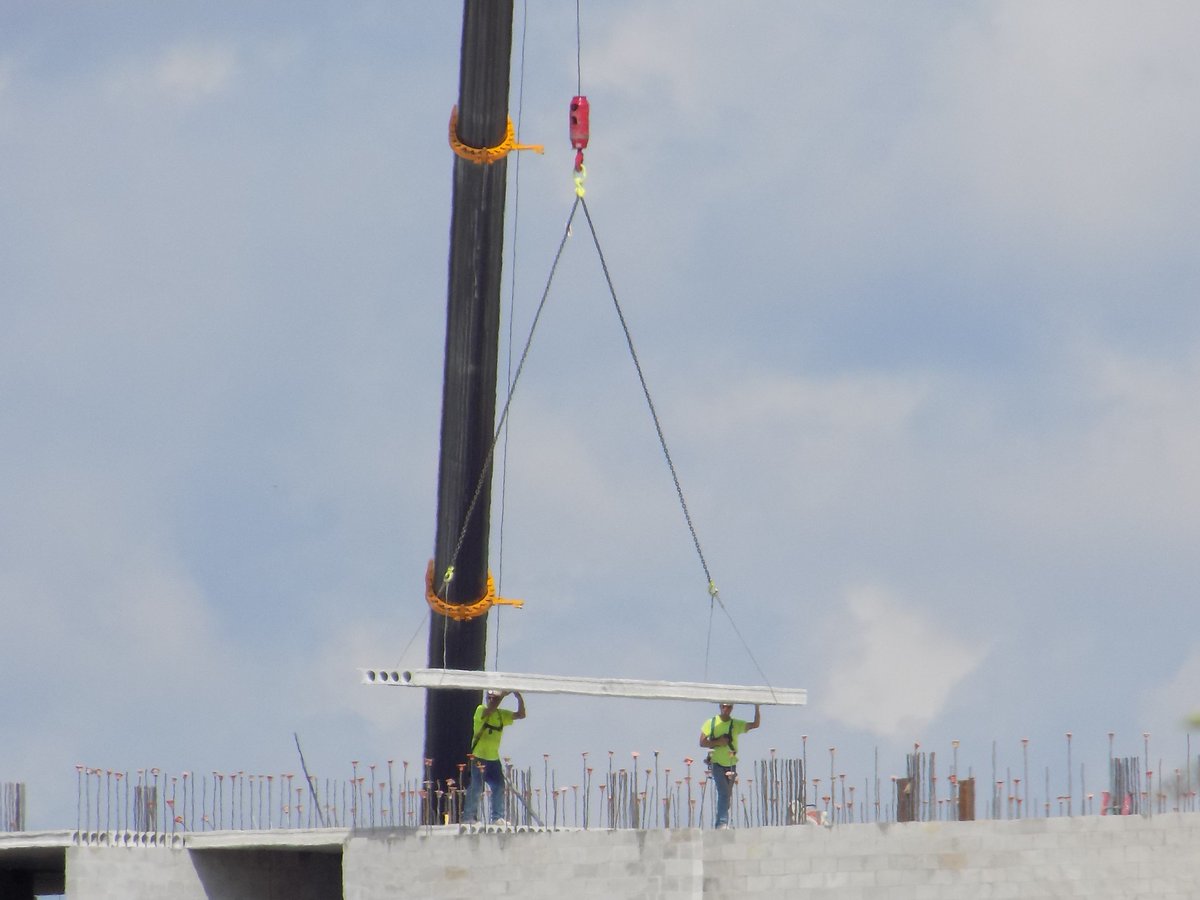 Do you trust your Riggers? Are they caring the right credentials? CICB’s Basic Rigger Training program is specifically designed to upgrade the existing knowledge and skill levels of basic and trainee riggers. Talk with our Safety Advisers Today to learn more! (800) 327-1386