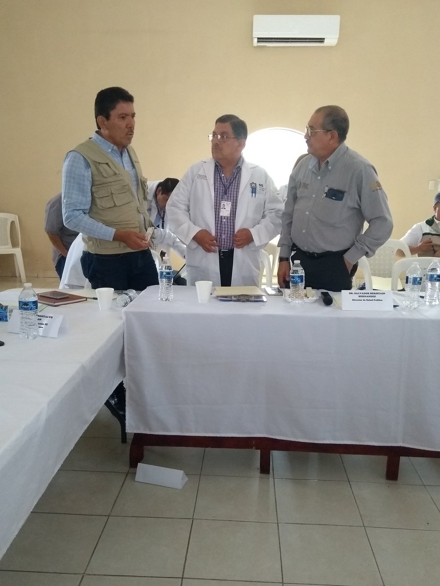 3Tuxtepec's tweet photo. El Jefe de la Jurisdicción Sanitaria Tuxtepec Moisés Montalvo Asprón, acude en representación del titular de los Servicios de Salud de Oaxaca @Donato_Casas a la Reunión interestatal  entre Oaxaca y Veracruz, para signar acuerdos de combate al Dengue. @GobOax
@alejandromurat https://t.co/Uwf2w3VzxT