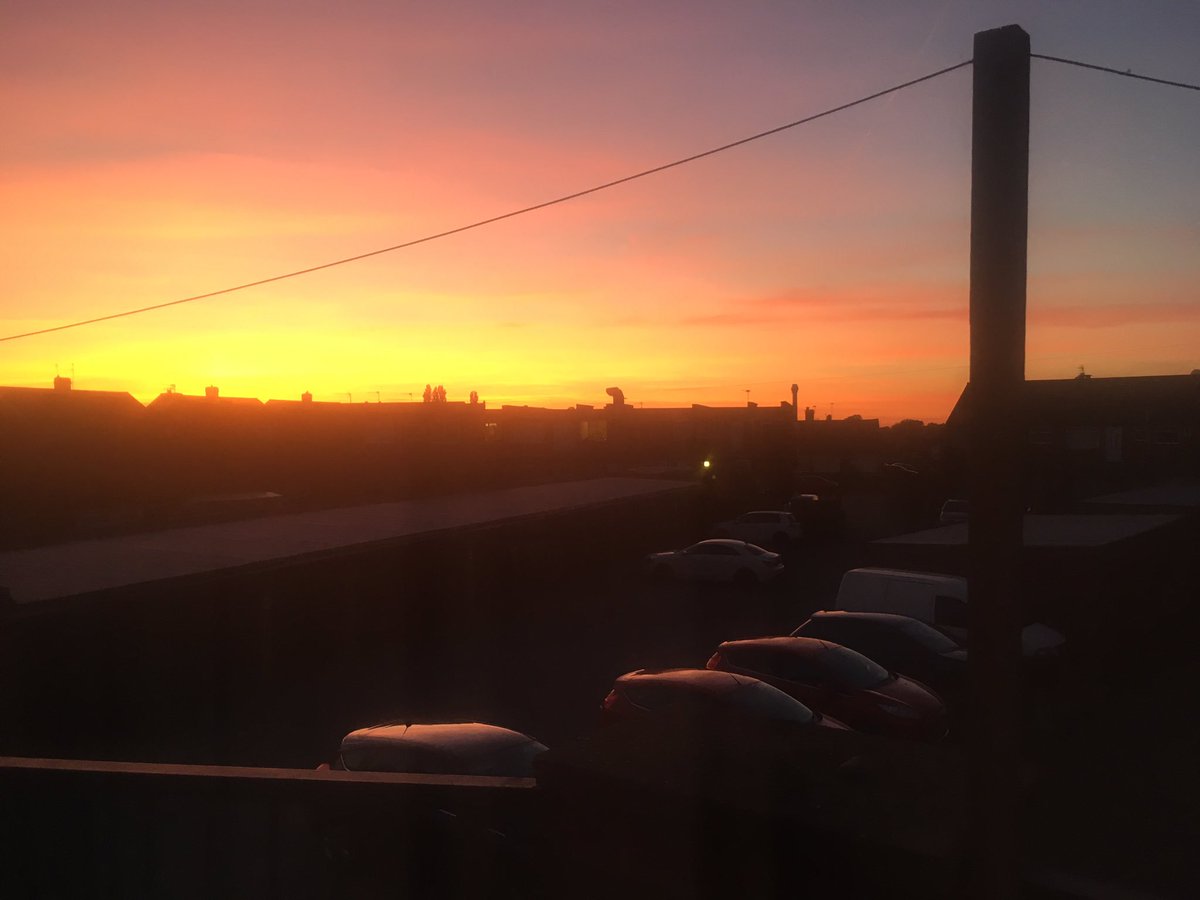 TracySadler11's tweet photo. #viewfrommyflat https://t.co/CCOq7nW46I