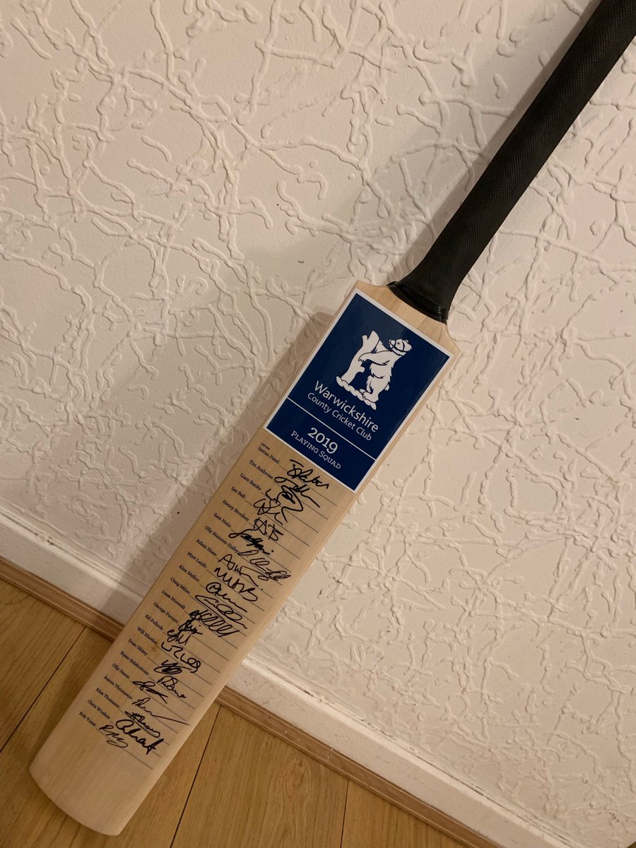 Thank you WarwickshireCCC for the donated signed team squad bat. Week tomorrow #youbears <a href="/WarwickshireCCC/">Bears</a> <a href="/jinkyscharity/">Jinkys Charity</a>  <a href="/TeenageCancer/">Teenage Cancer Trust</a>  👍