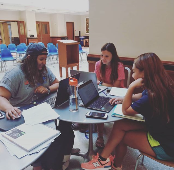 utsa_ceid's tweet image. Hey there engineers! We're always happy to see you study and support each other. Isn't it great when you are part of a study group? #futureengineers #thursdaythoughts #groupstudy 💻😄