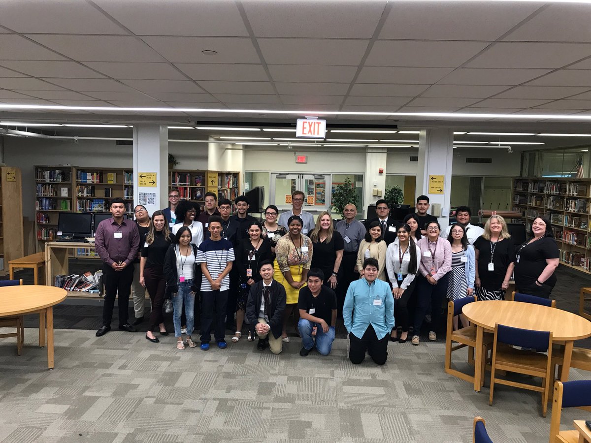 WTWhite_DECA's tweet photo. #decaattproject A wonderful day At WT White High School Deca with our AT&amp;T mentors! https://t.co/DfAyQm6He7