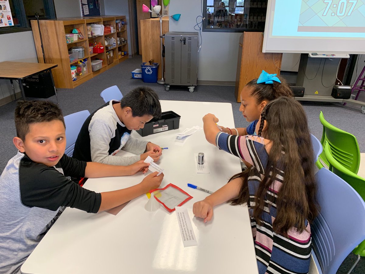 GNievesEDU's tweet photo. Thank you ⁦@MrsAColwell⁩ for teaching fifth graders all about Digital Citizenship! #prideinside1920 #SlaughterLC #slaughteres https://t.co/3KtnMVEWex