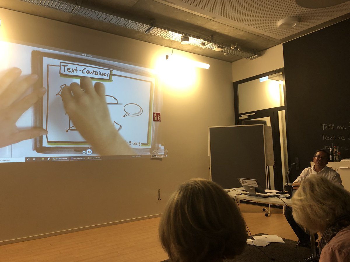 Mattes1682's tweet photo. Wir sind ganz fleißig auf dem #dtfrm - viel ausprobiert und gesketcht - schöne Einführung in die Themen des Visuellen Arbeitens. #sketchnotes #meetup https://t.co/IupQFLHj6U