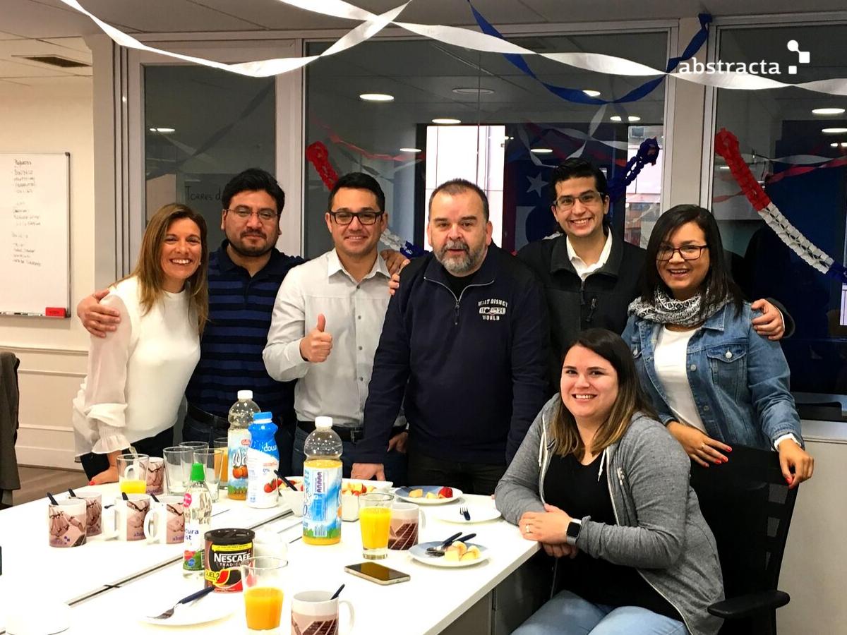 AbstractaLatam's tweet photo. Nos reunimos para conmemorar juntos la Fiesta Nacional y su cultura, con diferentes actividades dieciocheras 🇨🇱 👏🎉
En #AbstractaChile estamos felices de iniciar operaciones en esta hermosa tierra.
Galería de 📸: https://t.co/jdOZyk2a6e https://t.co/wS6qlGNuSC