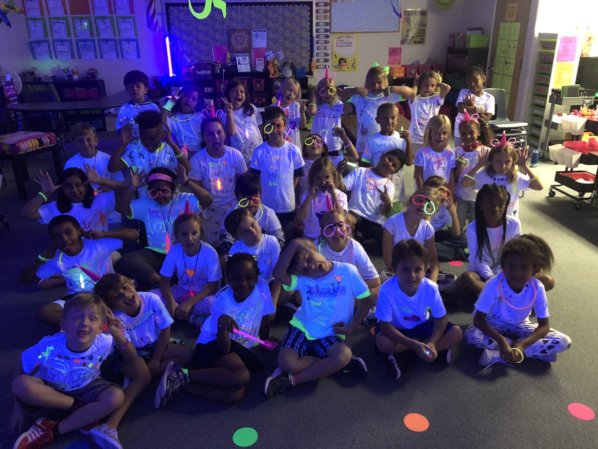 mrstoccoaking's tweet photo. We had a blast rocking our school! Glow day 2019 was a success! Thanks for celebrating education with us, @Mrs_AGolden  😀🎉 https://t.co/oEm2q3dXTx
