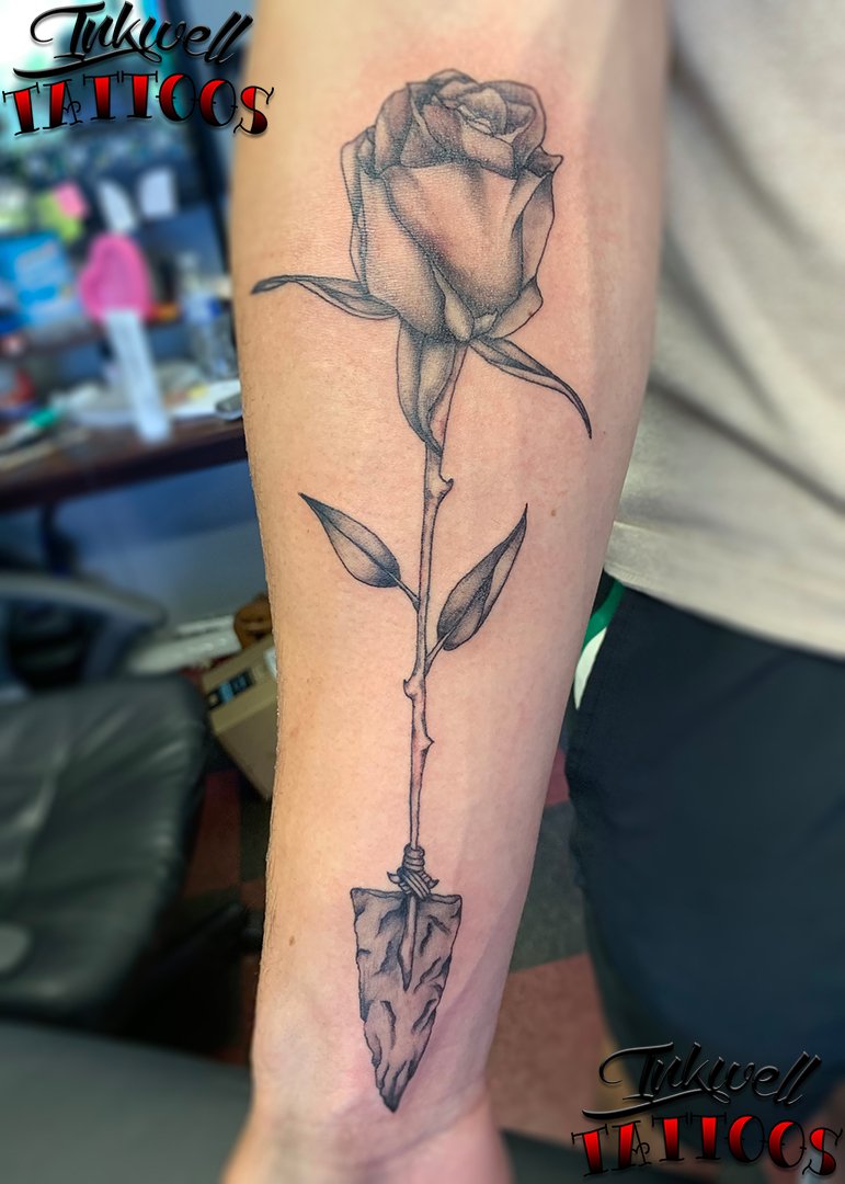 Top 77+ arrow tattoo with flowers best in.cdgdbentre