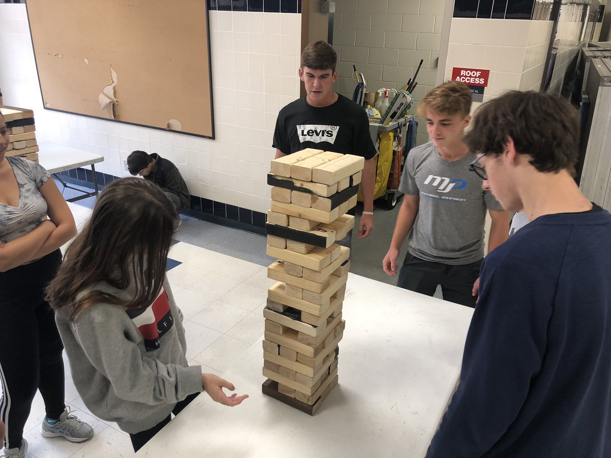 CoachKetcham's tweet photo. Jenga day!
Tech 1 tradition continues.
#GiantJenga
#TechInRealLife https://t.co/jYXi3wQrGy