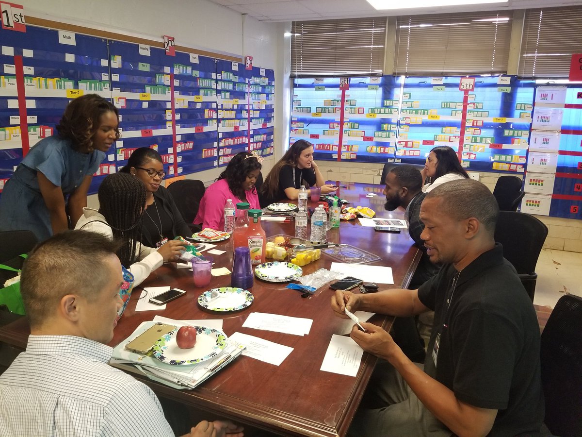 reginasblanton's tweet image. Excellent collaboration!!! #beststaff #teacherslearning #teambuilding @PrincipalDrH @WoodwardAllRise 👏🏾👏🏾👏🏾