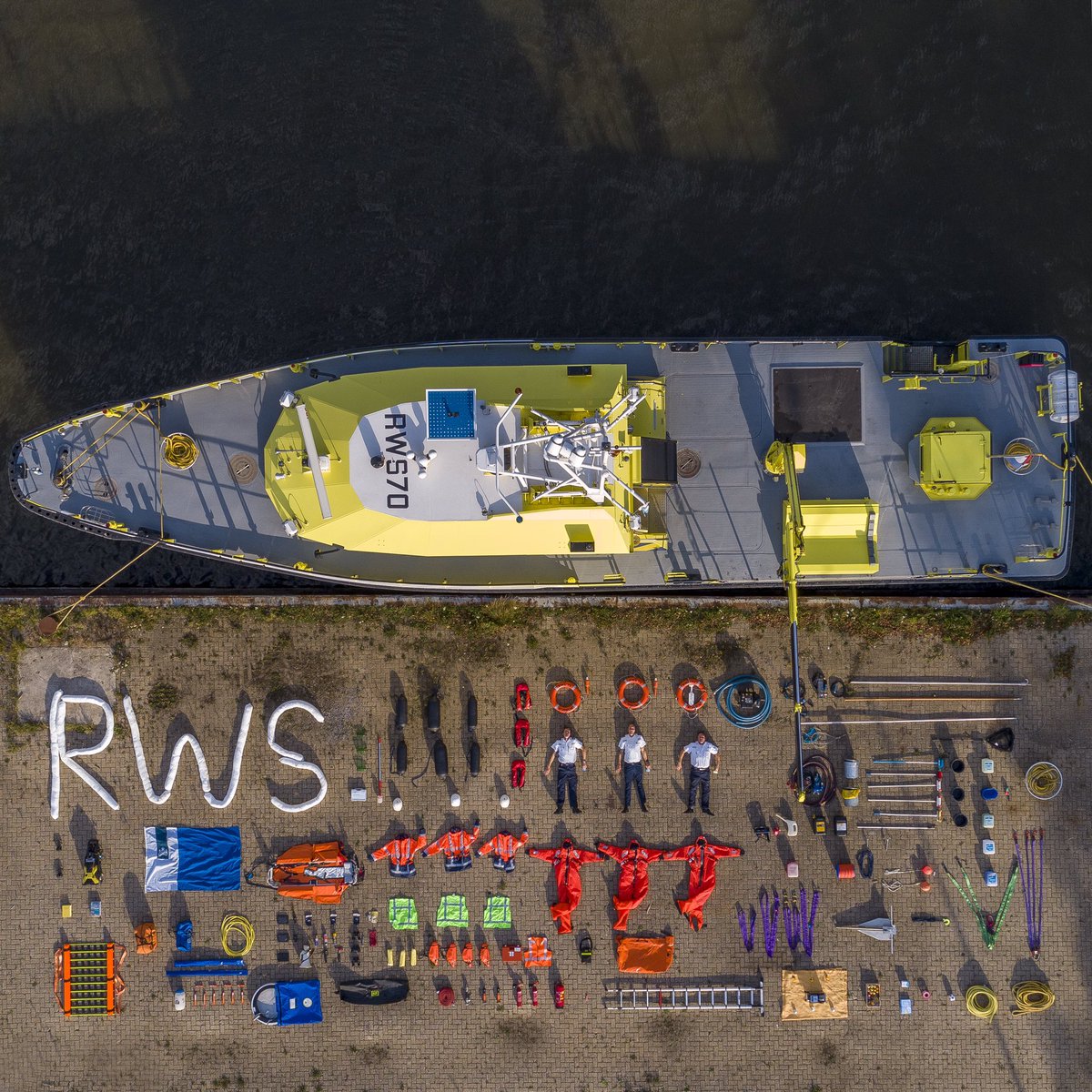 Rijkswaterstaat's tweet photo. Ook wij namen de uitdaging van @PolitieJW aan. #tetrischallenge 
Ons vaartuig is maar liefst 24 meter lang. De #RWS70. Genoeg ruimte voor een uitgebreide uitrusting zoals je ziet. 😉 
We zijn benieuwd wat anderen allemaal aan boord hebben. We dagen @PortofAmsterdam uit. https://t.co/P5twN6bLQj