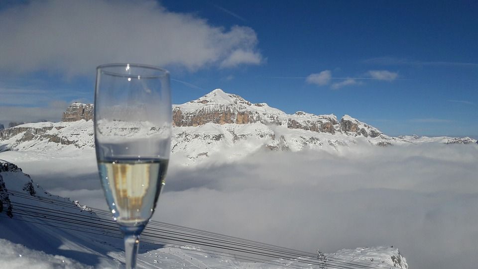 ChaletsVerbier's tweet image. Discover a top Verbier dining experience in snow table dining - hosted by @KandoEvents.

&quot;The majestic backdrop and lavishness of this dining experience make it  endearing to all.&quot;

Discover More 👇 

buff.ly/2P7QQ7y

#SnowTable #Dining #Snow #Verbier #Views #Culinary