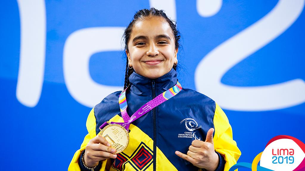 Today we honor the new Para swimming star 🏊‍♀ , who became the youngest Lima 2019 participant at just 12 years old. Do you know her achievements? 4 golds and 1 silver! 😲 Outstanding, Sara Vargas! 🇨🇴 📸 Enrique Cúneo / Lima 2019 News Service