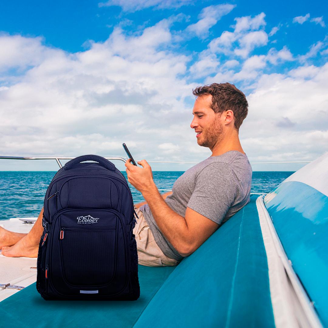 Lleva el dinamismo y elegancia de la ciudad a donde vayas de forma práctica con nuestro Morral Shanghai, ideal para viajes de negocios y aventuras donde el orden y seguridad de tus pertenencias sea primordial ¡estamos en todo!