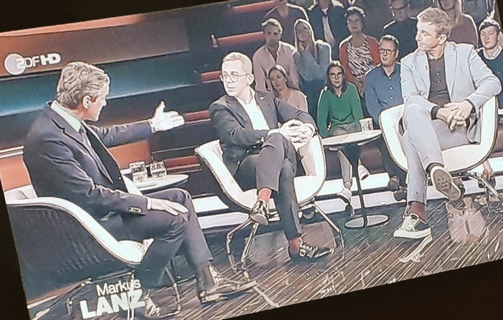 Landgans's tweet photo. #Lanz präsentiert: #Sockenmode https://t.co/ORboG31lkG