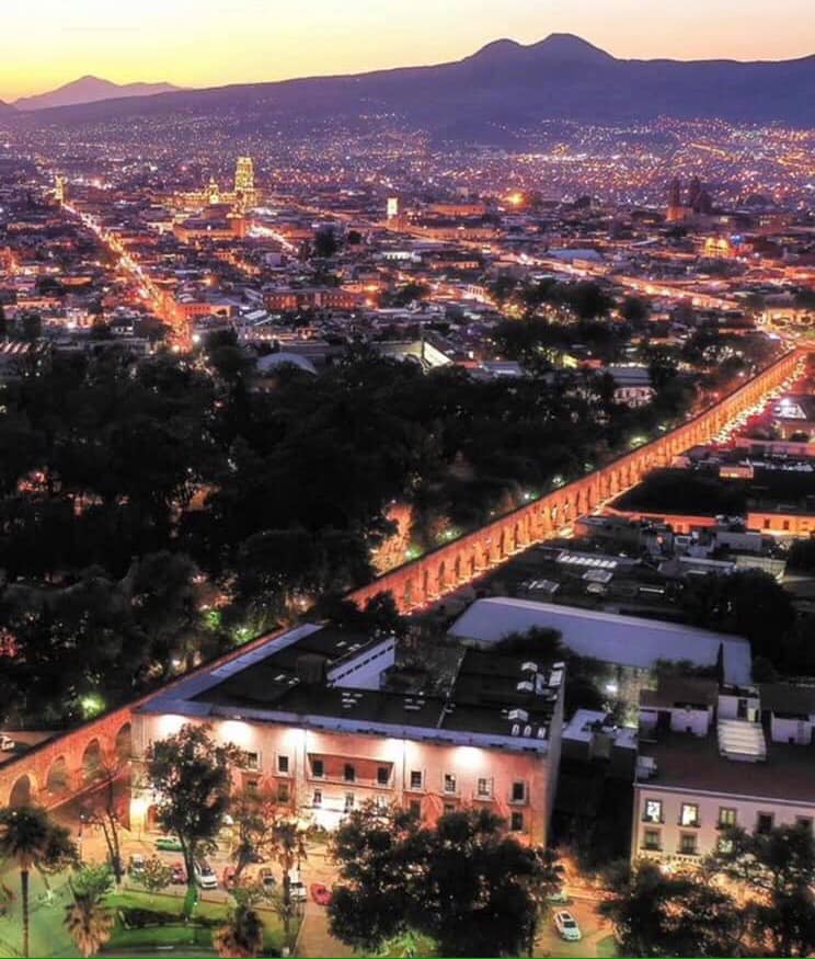 Moreliato's tweet photo. Un 12 de septiembre de 1828, la capital michoacana, en Honor al Generalísimo Don José María Morelos y Pavón, cambió de Nombre de #Valladolid a #Morelia.
#OrgullosamenteMorelianos https://t.co/KT5ZZDDxfM