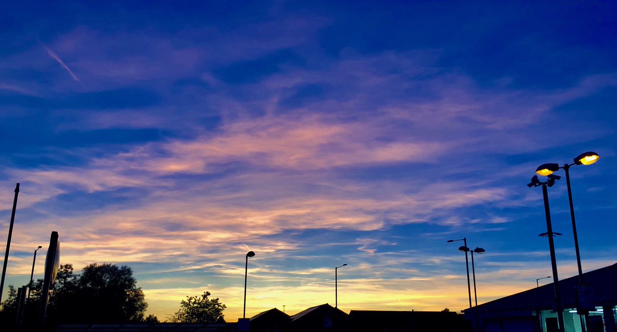 4improvement's tweet photo. An amazing #sunset over #Leyland, #Lancashire, NW England tonight... #fire_sky #clouds @StormHour @ThePhotoHour #StormHour #ThePhotoHour https://t.co/4eTGlmZOMm