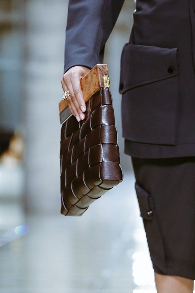 WHORECOREWHOREE's tweet photo. Bottega Veneta SS20 rtw details https://t.co/0QzlWg4U0s