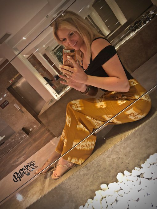 Morgen fr&uuml;h gehts in den Urlaub :) Jippiiiiiii #travel #holiday #mydirtyhobby #urlaub https://t.co/q<a href="/tag/travel"class="tags"><span>#travel</span></a><a href="/tag/holiday"class="tags"><span>#holiday</span></a><a href="/tag/urlaub"class="tags"><span>#urlaub</span></a><a href="/tag/mydirtyhobby"class="tags"><span>#mydirtyhobby</span></a>