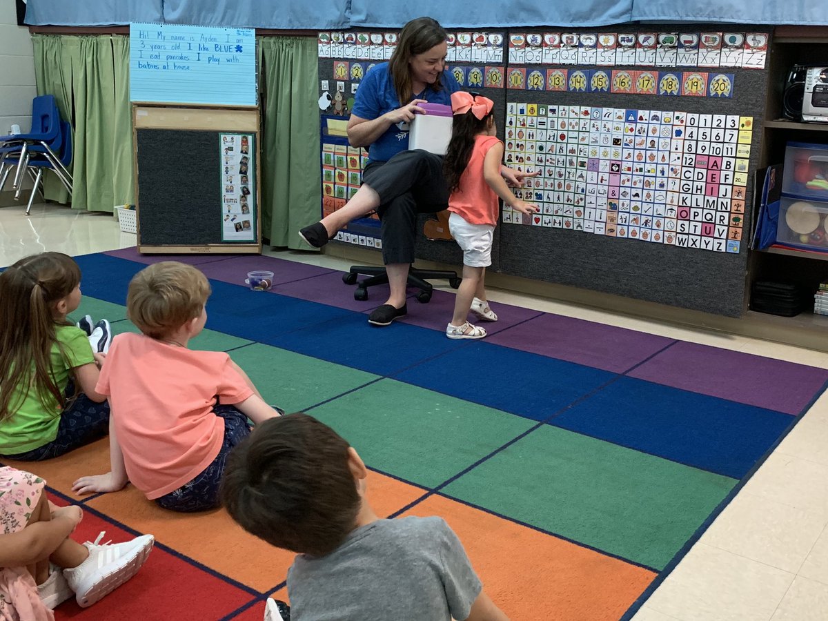 MrsVs_PALS's tweet photo. Building language with our GIANT Core board #TobiasProud #TobiasPALS #inclusionclass #AAC https://t.co/lZL0jQiW6D