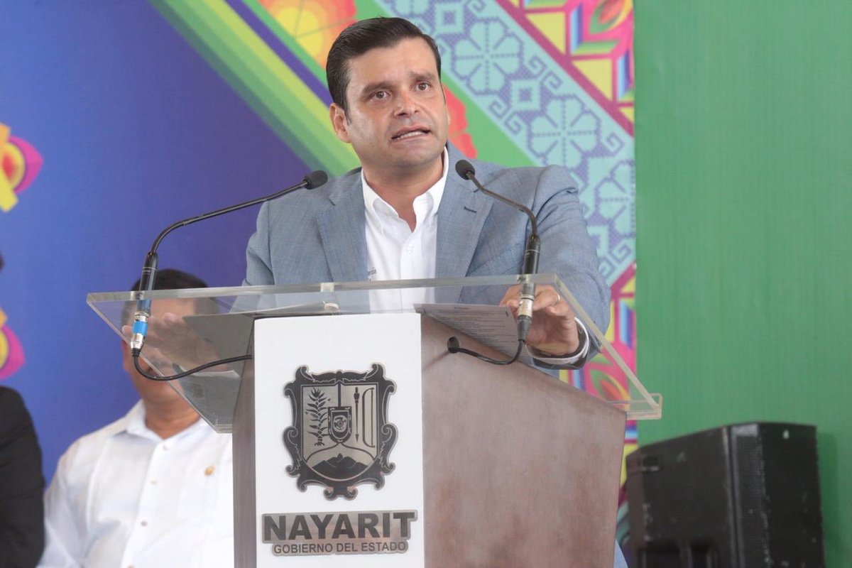 f_javier_acuna's tweet image. Un reconocimiento al Gobernador de #Nayarit @aegnayarit quien al recibir del #ITAI de #Nayarit por el cumplimiento 100% de obligaciones de transparencia del Despacho del Titular del Ejecutivo, instruyó a sus colaboradores a “ponerse las pilas” y hacer lo mismo. Emotivo evento.