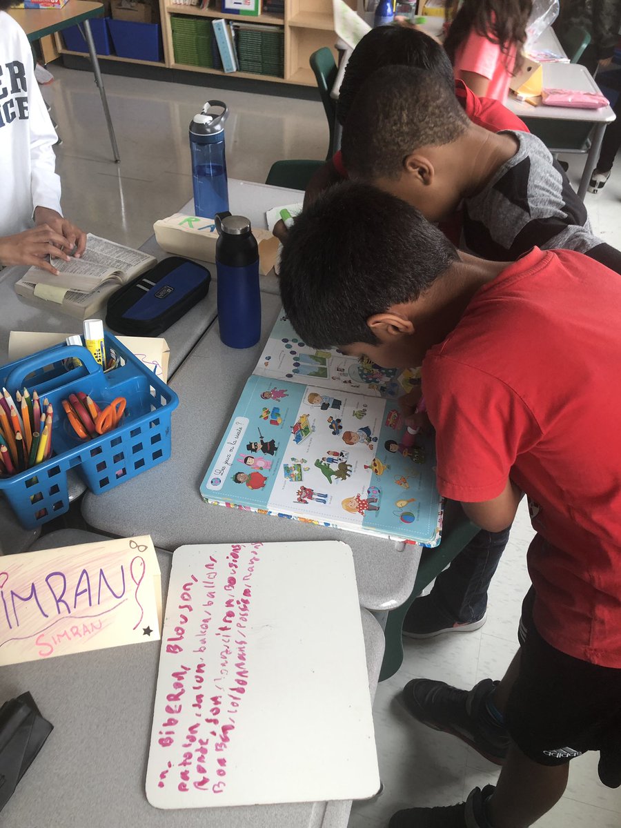 MlleTran's tweet photo. Nous sommes détectives! Nous utilisons les dictionnaires pour chercher les mots avec le son “on”. Combien as-tu trouvé? https://t.co/iPh8HwGJVQ