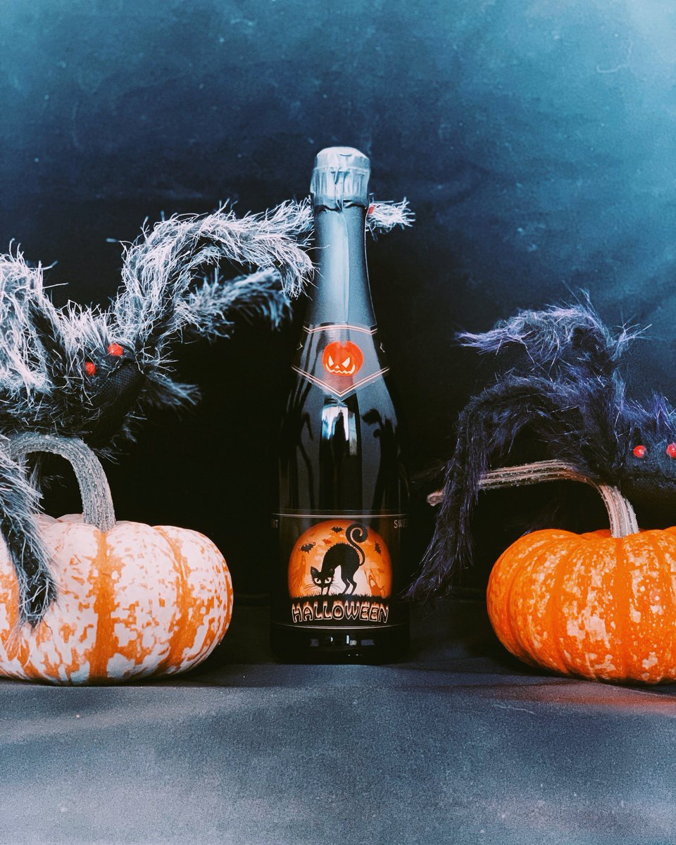 Spooooky season is almost here.
Basic witches, get your Halloween wine before it's all gone. 🎃👻🕷️🕸️

#Halloween #weinbauerinc